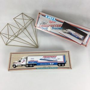Piedmont Racing Team Transporter Limited Edition Piedmont Airlines